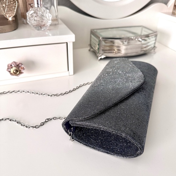 Vintage Chain Glitter Clutch - Picture 7 of 7